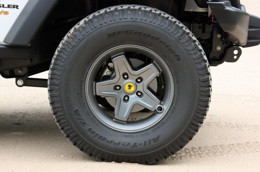  Jeep Wrangler Hemi AEV 2011 года  (фото 27 из 58)